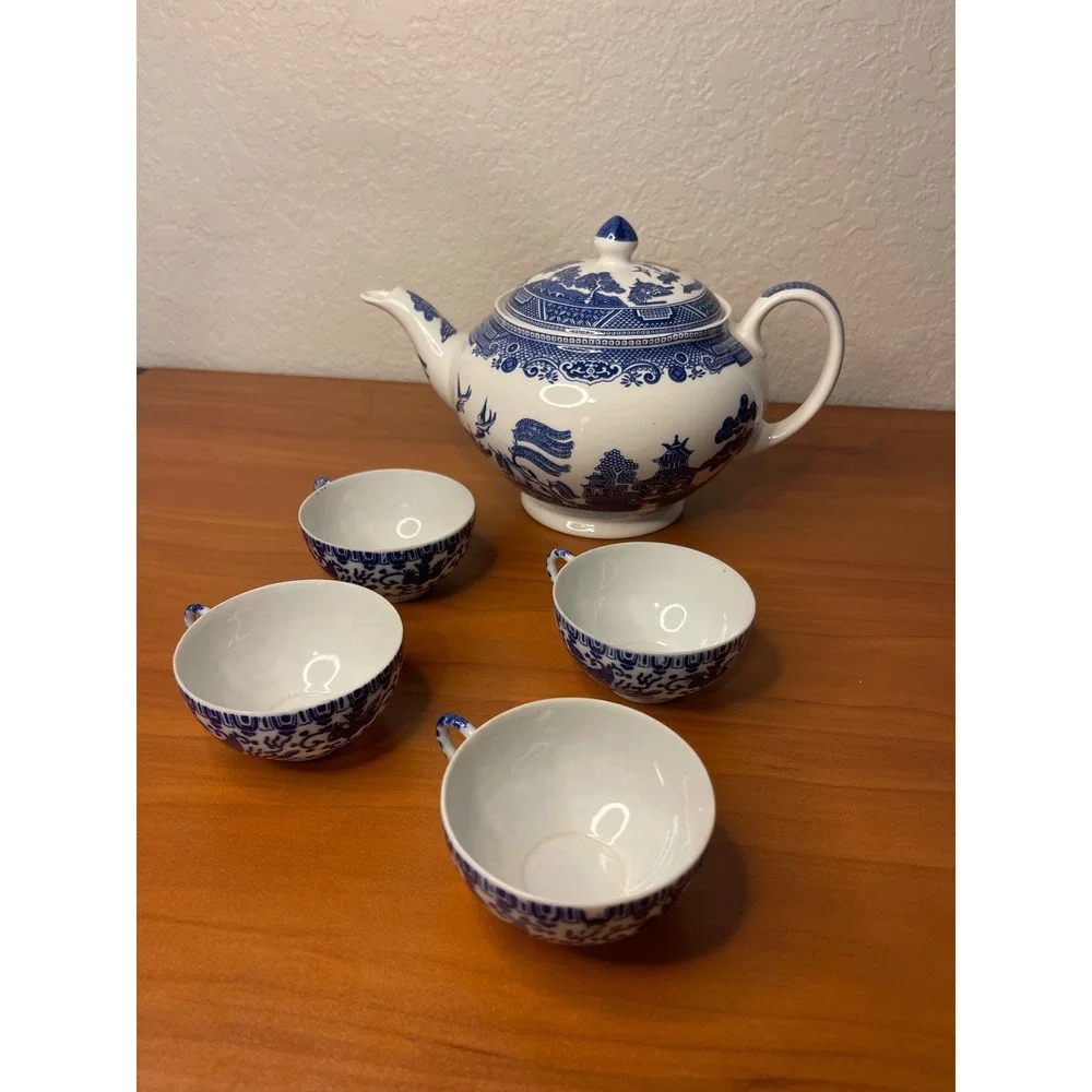 Vintage Blue Willow Teapot and 4 Cups Set Made in Occupied Japan Blue White‎